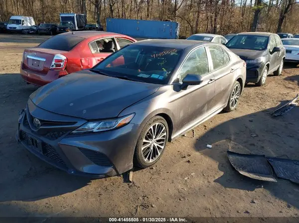 4T1B11HK5JU061125 2018 TOYOTA CAMRY - Image 2
