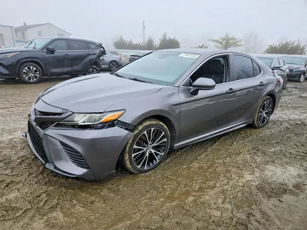 4T1B11HK5JU061366 2018 TOYOTA CAMRY - Image 1