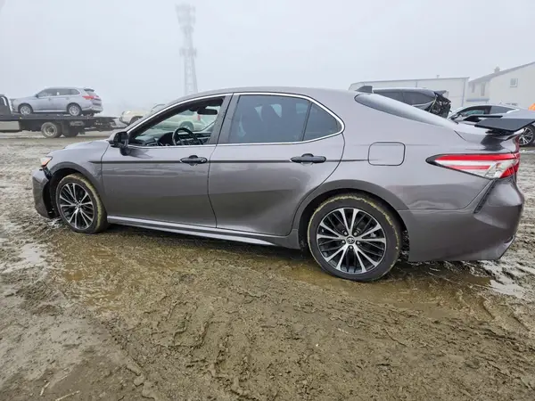 4T1B11HK5JU061366 2018 TOYOTA CAMRY - Image 2