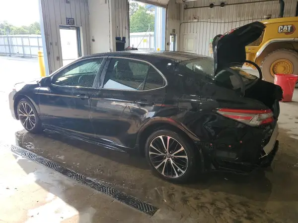 4T1B11HK5JU062033 2018 TOYOTA CAMRY - Image 2