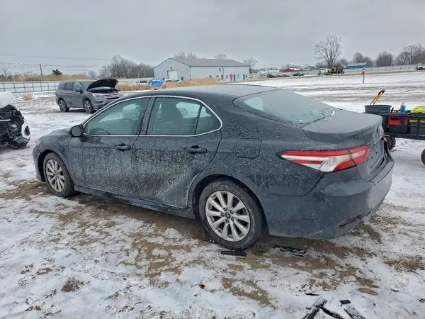 4T1B11HK5JU063733 2018 TOYOTA CAMRY - Image 2