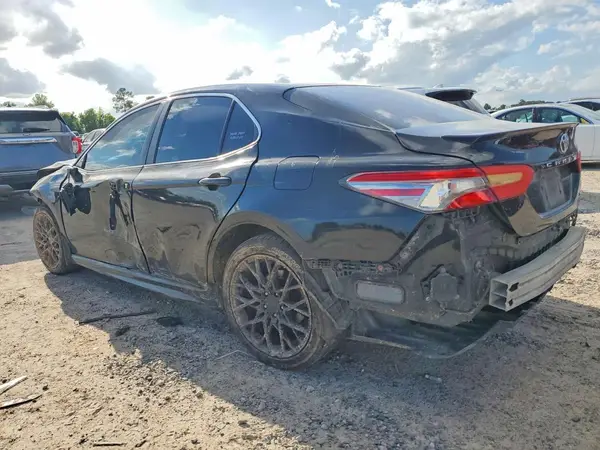 4T1B11HK5JU064428 2018 TOYOTA CAMRY - Image 2