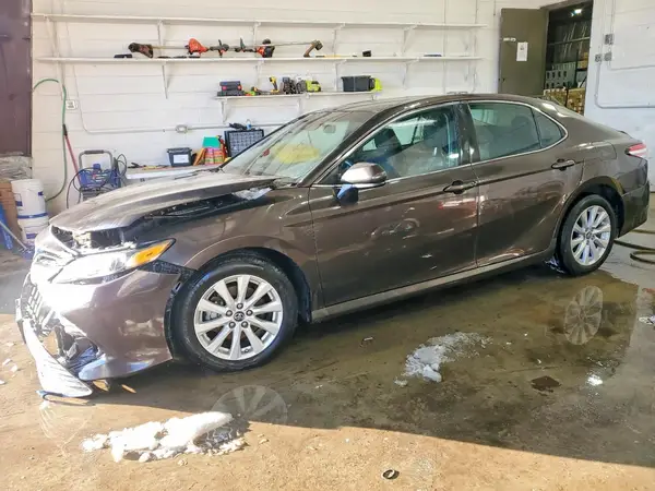 4T1B11HK5JU064719 2018 TOYOTA CAMRY - Image 1