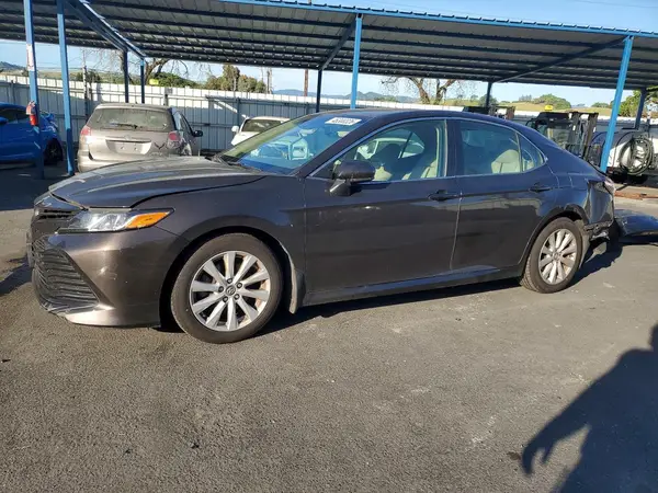 4T1B11HK5JU065062 2018 TOYOTA CAMRY - Image 1