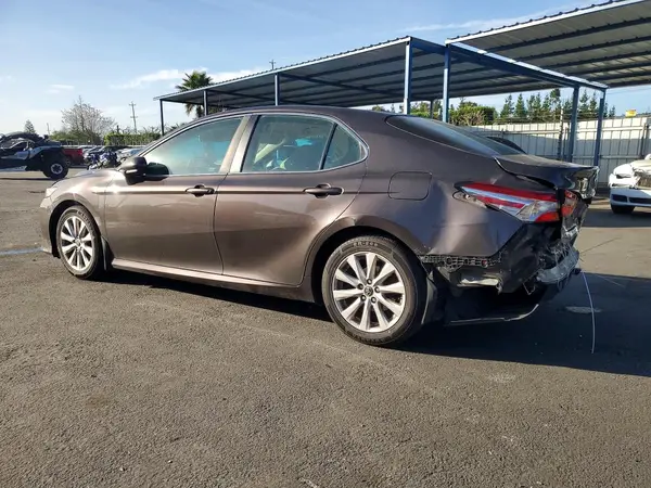 4T1B11HK5JU065062 2018 TOYOTA CAMRY - Image 2