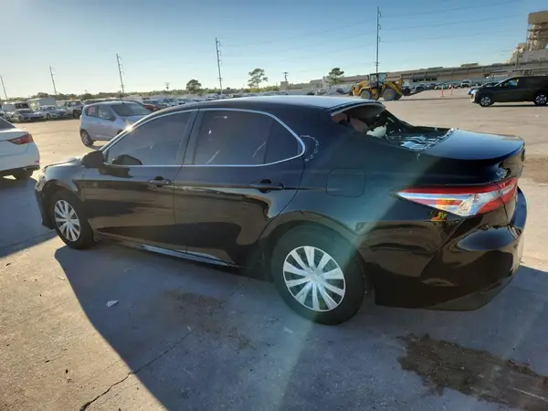4T1B11HK5JU065790 2018 TOYOTA CAMRY - Image 2
