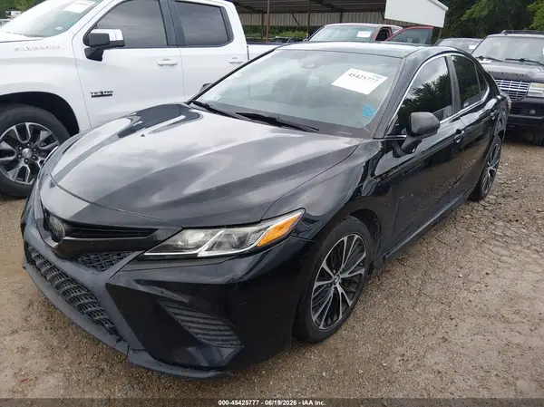 4T1B11HK5JU066812 2018 TOYOTA CAMRY - Image 2