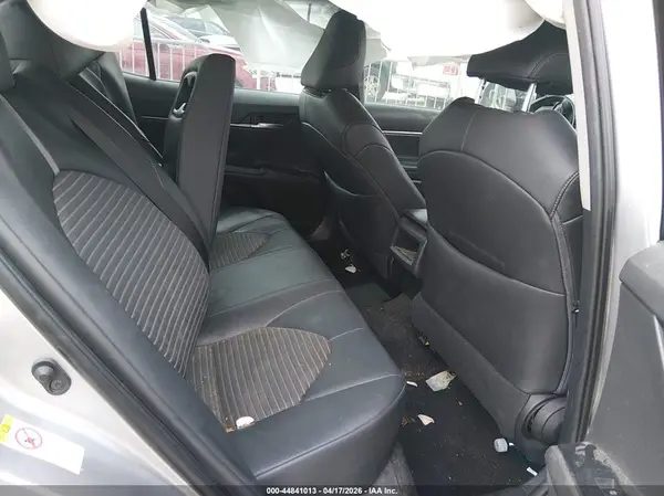 4T1B11HK5JU067300 2018 TOYOTA CAMRY - Image 8