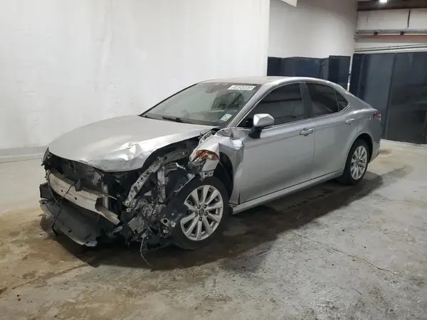 4T1B11HK5JU068432 2018 TOYOTA CAMRY - Image 1