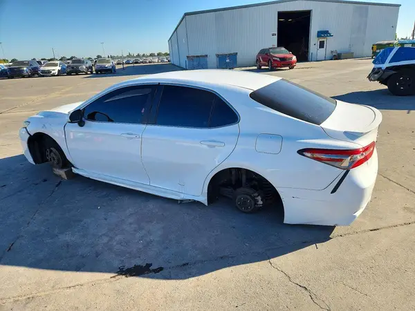 4T1B11HK5JU068785 2018 TOYOTA CAMRY - Image 2