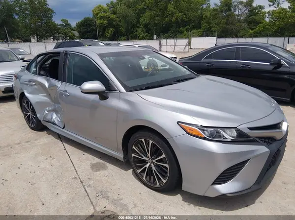 4T1B11HK5JU071315 2018 TOYOTA CAMRY - Image 1