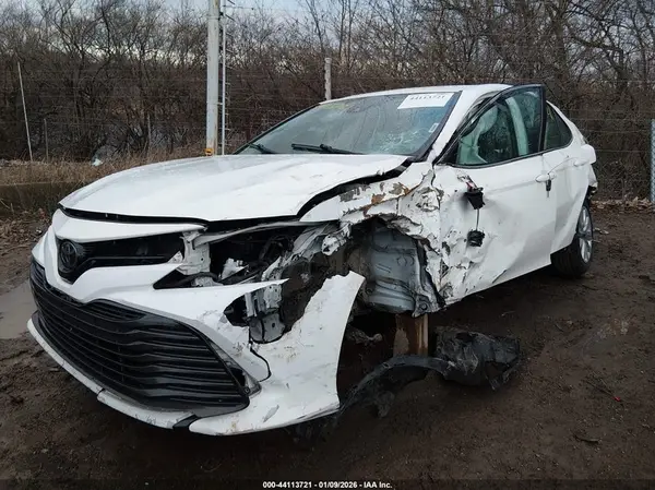4T1B11HK5JU072092 2018 TOYOTA CAMRY - Image 2