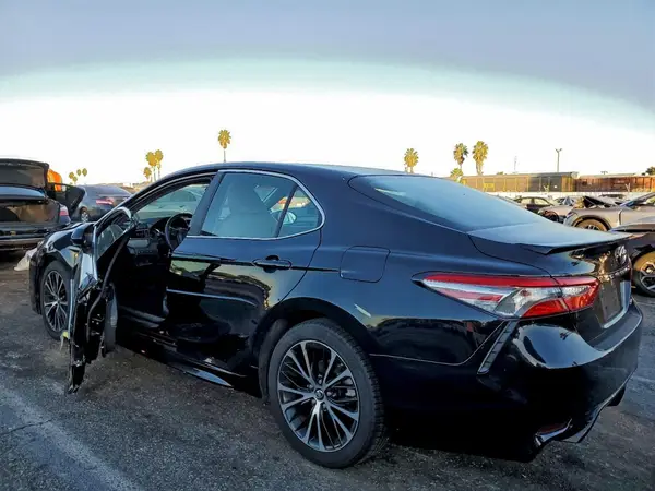 4T1B11HK5JU072190 2018 TOYOTA CAMRY - Image 2