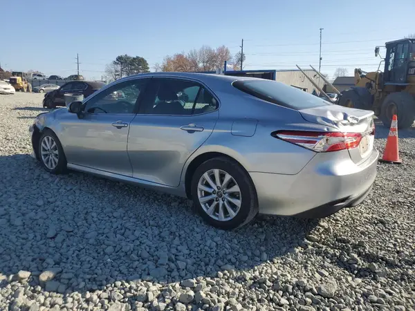 4T1B11HK5JU072254 2018 TOYOTA CAMRY - Image 2