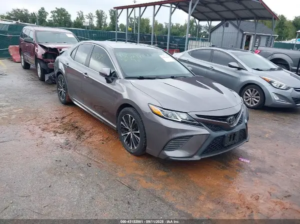 4T1B11HK5JU072769 2018 TOYOTA CAMRY - Image 1