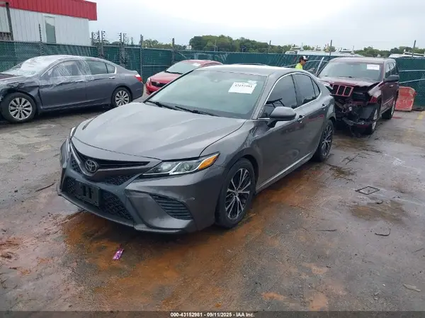 4T1B11HK5JU072769 2018 TOYOTA CAMRY - Image 2