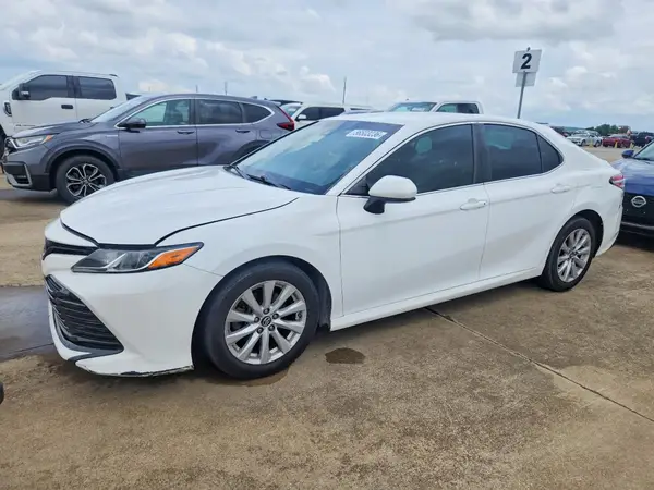 4T1B11HK5JU074019 2018 TOYOTA CAMRY - Image 1