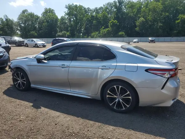 4T1B11HK5JU074554 2018 TOYOTA CAMRY - Image 2
