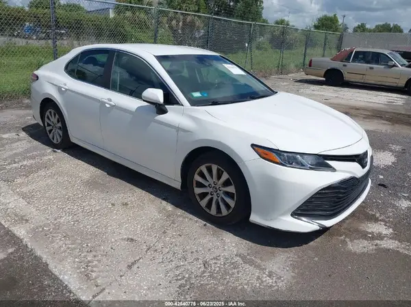 4T1B11HK5JU074876 2018 TOYOTA CAMRY - Image 1