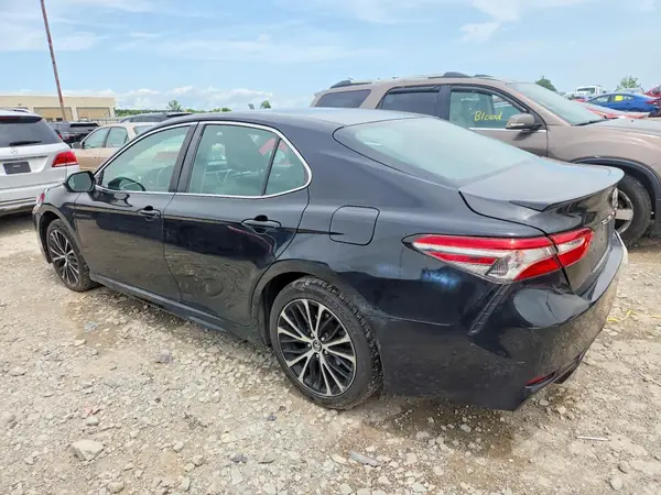 4T1B11HK5JU074909 2018 TOYOTA CAMRY - Image 2