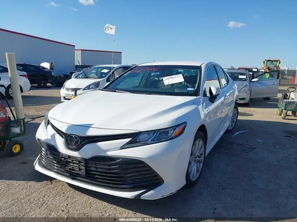 4T1B11HK5JU074912 2018 TOYOTA CAMRY - Image 2
