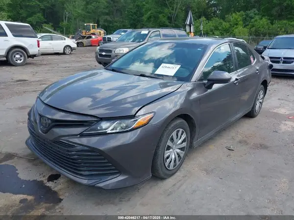 4T1B11HK5JU074926 2018 TOYOTA CAMRY - Image 2