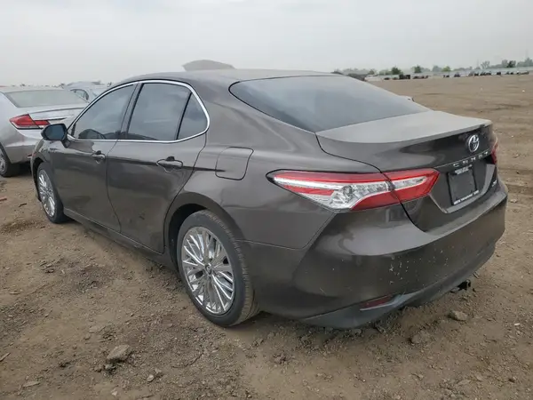 4T1B11HK5JU075476 2018 TOYOTA CAMRY - Image 2