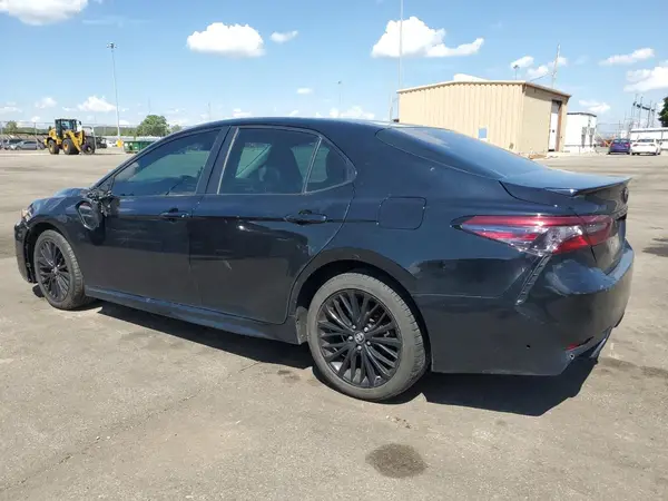 4T1B11HK5JU075574 2018 TOYOTA CAMRY - Image 2