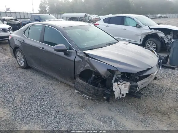 4T1B11HK5JU075851 2018 TOYOTA CAMRY - Image 1