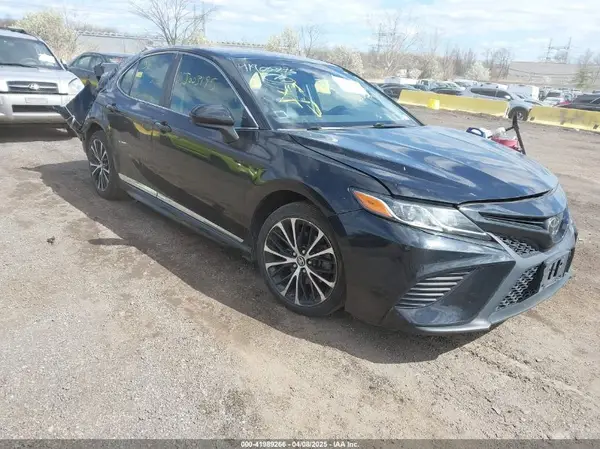 4T1B11HK5JU076028 2018 TOYOTA CAMRY - Image 1