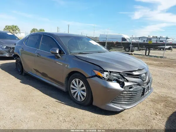 4T1B11HK5JU076451 2018 TOYOTA CAMRY - Image 1