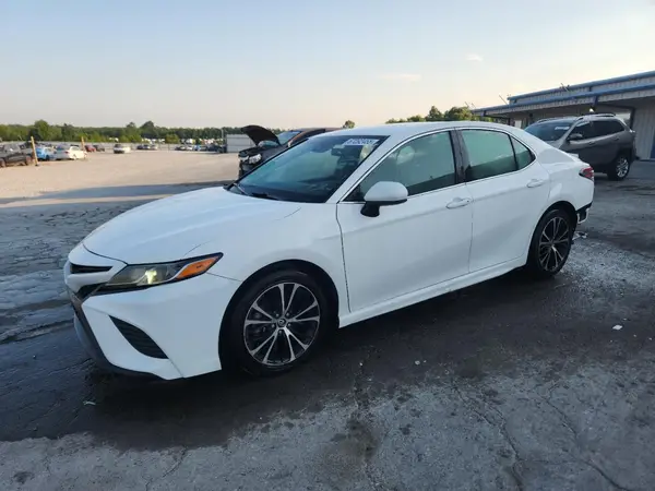 4T1B11HK5JU076711 2018 TOYOTA CAMRY - Image 1