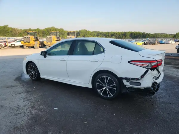4T1B11HK5JU076711 2018 TOYOTA CAMRY - Image 2