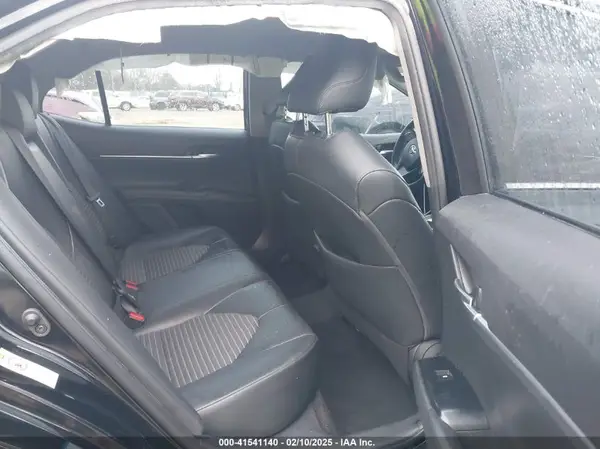 4T1B11HK5JU077048 2018 TOYOTA CAMRY - Image 8