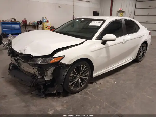 4T1B11HK5JU078121 2018 TOYOTA CAMRY - Image 2