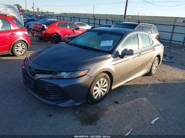 4T1B11HK5JU078698 2018 TOYOTA CAMRY - Image 2
