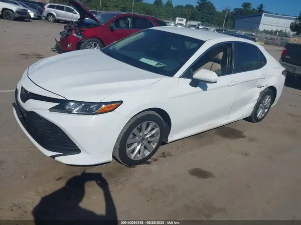 4T1B11HK5JU079138 2018 TOYOTA CAMRY - Image 2