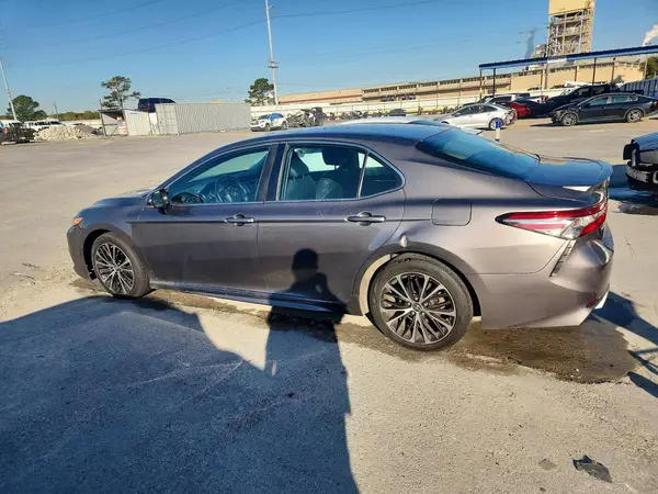 4T1B11HK5JU079804 2018 TOYOTA CAMRY - Image 2
