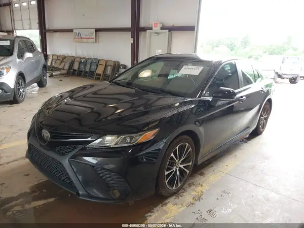 4T1B11HK5JU080211 2018 TOYOTA CAMRY - Image 2