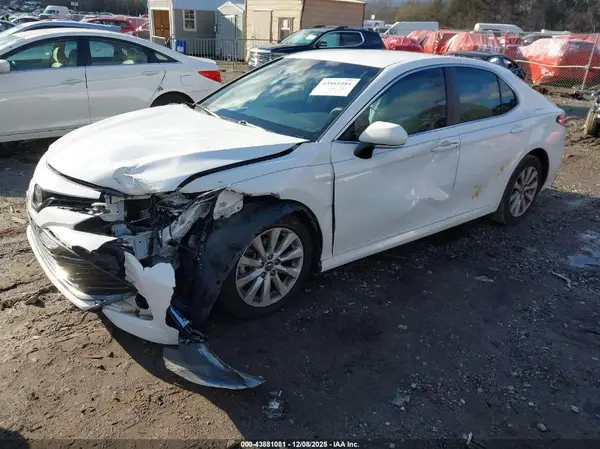 4T1B11HK5JU080886 2018 TOYOTA CAMRY - Image 2
