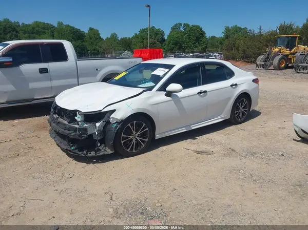 4T1B11HK5JU080905 2018 TOYOTA CAMRY - Image 2