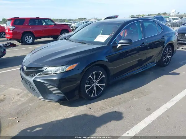 4T1B11HK5JU081018 2018 TOYOTA CAMRY - Image 2
