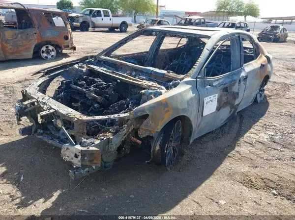 4T1B11HK5JU081603 2018 TOYOTA CAMRY - Image 2