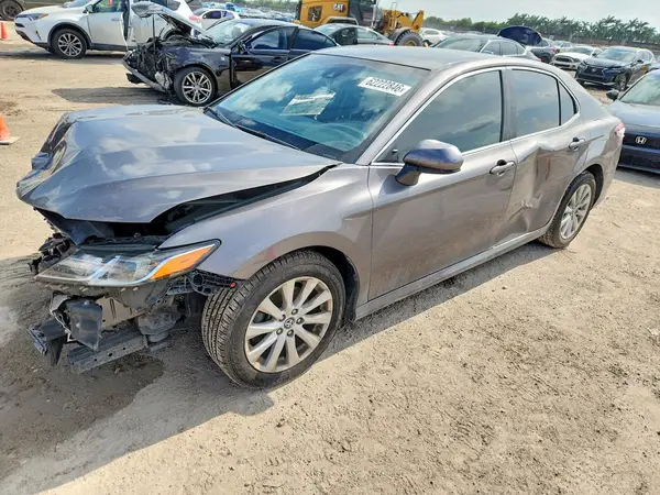 4T1B11HK5JU082024 2018 TOYOTA CAMRY - Image 1