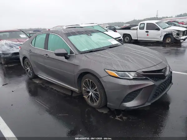 4T1B11HK5JU082931 2018 TOYOTA CAMRY - Image 1
