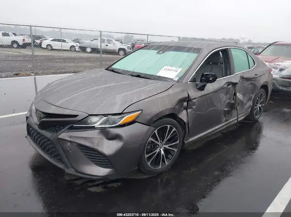 4T1B11HK5JU082931 2018 TOYOTA CAMRY - Image 2