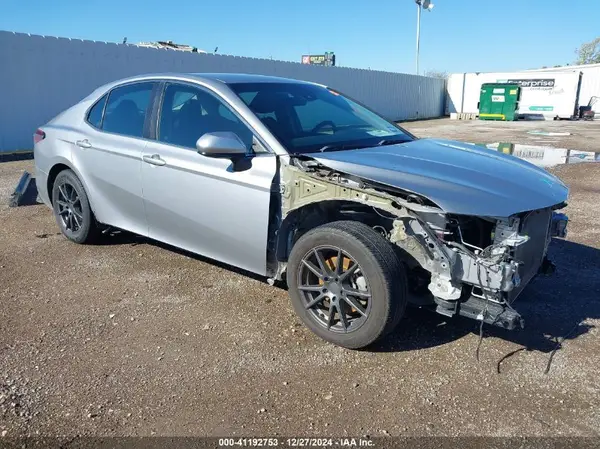 4T1B11HK5JU084338 2018 TOYOTA CAMRY - Image 1