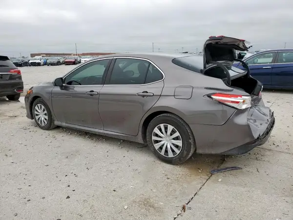4T1B11HK5JU084498 2018 TOYOTA CAMRY - Image 2