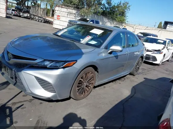 4T1B11HK5JU084842 2018 TOYOTA CAMRY - Image 2