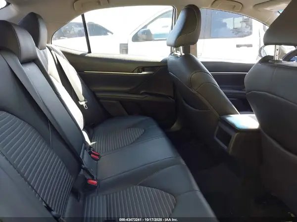 4T1B11HK5JU084842 2018 TOYOTA CAMRY - Image 8